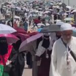 La Mecca, fasi finali dell’Hajj sotto un caldo torrido per i musulmani