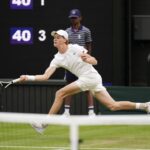 Jannik Sinner, esordio vittorioso da numero 1 del mondo