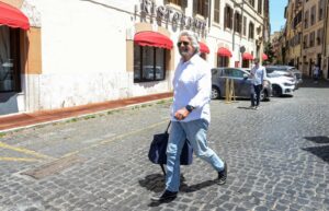 Beppe Grillo arriva all’Hotel Forum a Roma