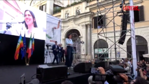 Riforme, Schlein e Conte in piazza a Roma “In difesa della Costituzione”