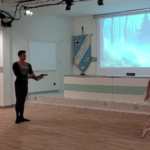 Milano, Roberto Bolle vestito da principe danza nelle corsie dell’ospedale Buzzi