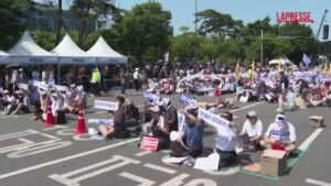 Corea del Sud, medici in piazza contro l’aumento delle rette delle scuole di medicina