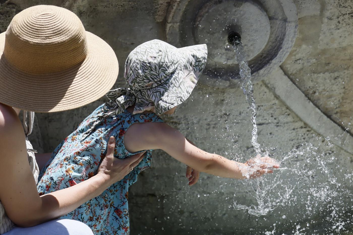 Caldo, l’allarme esperti: possibili danni a organi e cervello