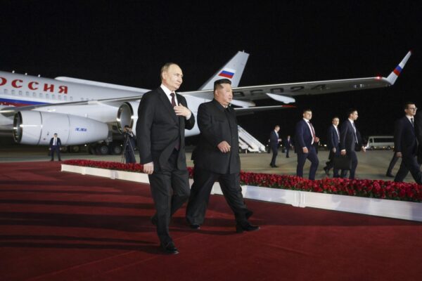 Il leader nordcoreano Kim Jong Un riceve il presidente russo Vladimir Putin a Pyongyang