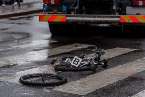 Milano, investito da betoniera: ciclista morto a Rho