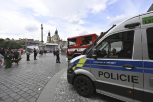 Praga, uomo aggredisce 6 persone con un coltello: arrestato