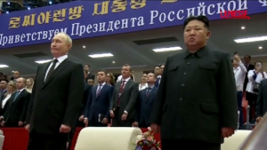 Corea del Nord, Putin guida per le strade di Pyongyang a fianco di Kim Jong Un