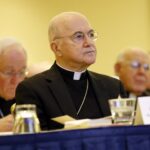Vaticano, monsignor Viganò: “Non mi sottoporrò a un processo farsa”