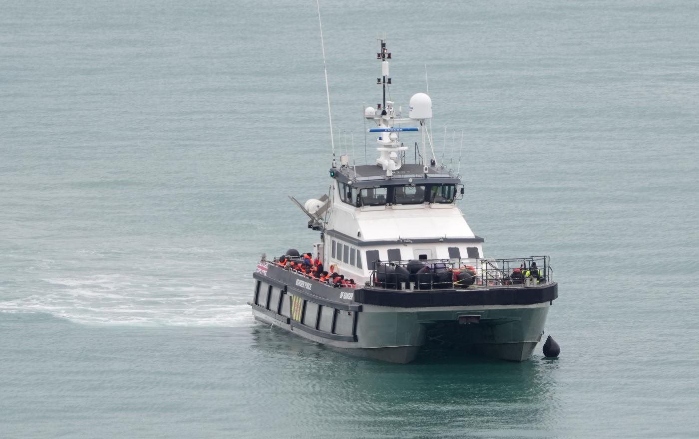 Migranti, naufragio al largo della Calabria: recuperati 12 corpi