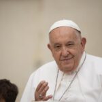 Migranti, Papa Francesco: “Loro occhi ci chiedono di non rinnegare nostra umanità”