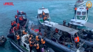 Cina-Filippine, scontro tra imbarcazioni nelle acque contese: il video diffuso dall’esercito di Manila