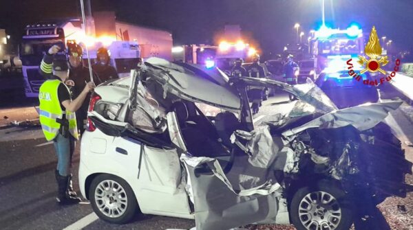 Venezia, scontro auto-tir su a4: morta 20enne