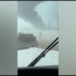 New Mexico, l’acqua invade la strada dopo una tempesta: decine di veicoli intrappolati