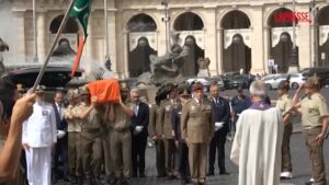 Claudio Graziano, funerali a Roma: l’arrivo della salma in chiesa