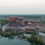 Michigan, esplosione controllata di una centrale elettrica in disuso