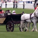 Re Carlo guida il corteo reale nel quinto giorno di corse di Ascot