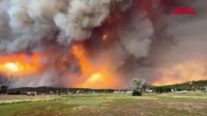 Nuovo Messico, incendio a Ruidoso: gente in fuga tra le fiamme