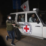 Gaza, Croce Rossa: “Bombe vicino la nostra sede, oltre 20 morti”