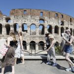 Turismo, a luglio previsti 18 milioni di arrivi e 75 milioni di presenze