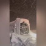 Cile, intrappolato in auto dopo una nevicata: il salvataggio della polizia