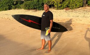 Hawaii, ucciso da squalo surfista Tamayo Perry:  aveva recitato nei Pirati dei Caraibi
