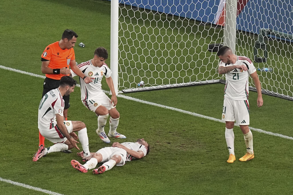 Galleria foto 'Euro 2024, paura per Barnabas Varga durante Scozia-Ungheria: commozione cerebrale e diverse ossa rotte' - foto 3