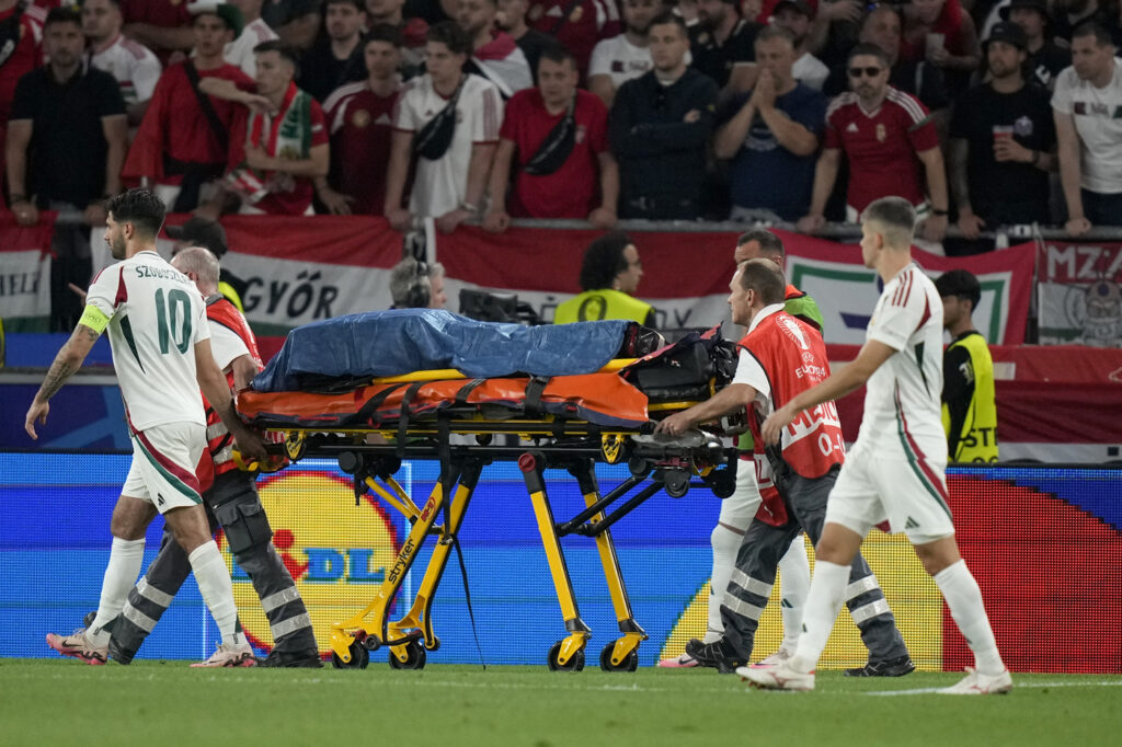 Galleria foto 'Euro 2024, paura per Barnabas Varga durante Scozia-Ungheria: commozione cerebrale e diverse ossa rotte' - foto 11