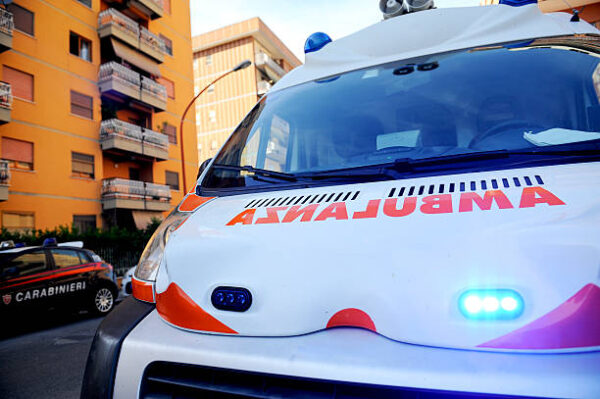 Frosinone, lite davanti a scuola: 16enne accoltellato