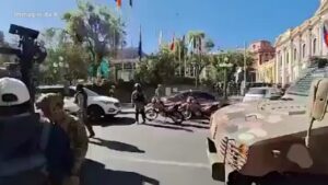 Bolivia, i militari irrompono nel palazzo del governo a La Paz