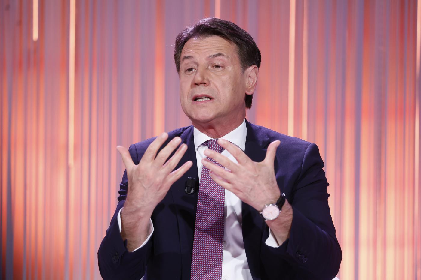 Ue, Conte: “Meloni incoerente o inconcludente, scelga prestigio Italia”
