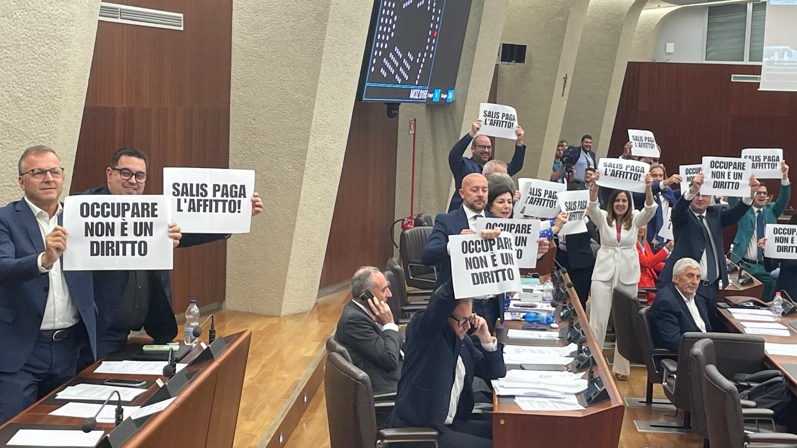 Lombardia, ‘Salis paghi i debiti’: via libera a mozione FdI al Pirellone