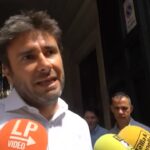 Meloni, Di Battista: “Patetica. Fa la vittima poi tace su Israele”