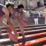 Roma, il sangue dei femminicidi in Piazza di Spagna: il blitz di ‘Bruciamo tutto’