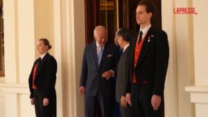 Londra, Re Carlo III e la Regina Camilla salutano gli imperatori giapponesi