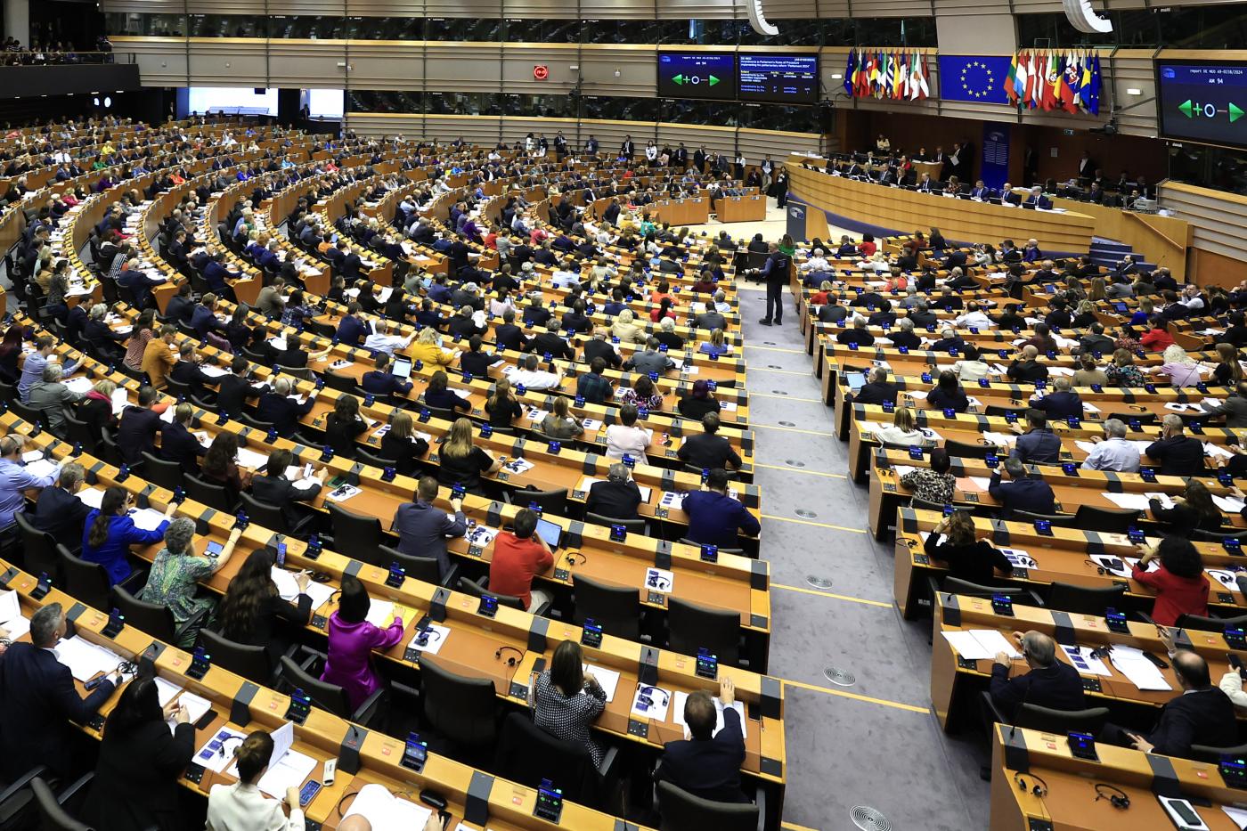 Ue, al vertice l’Italia prova ad uscire dall’angolo. Von der Leyen a caccia di voti