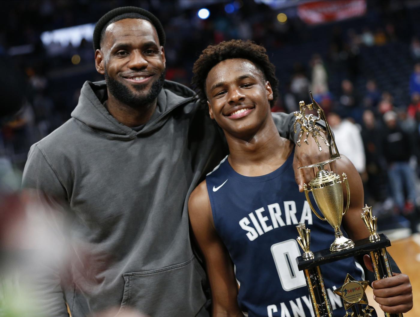 Nba, i Lakers scelgono Bronny James: giocherà con papà Lebron