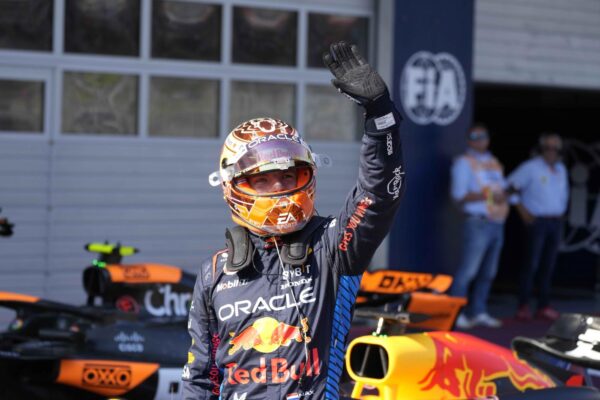 Gp Austria, Verstappen in pole per la Sprint: problema alla macchina per Leclerc