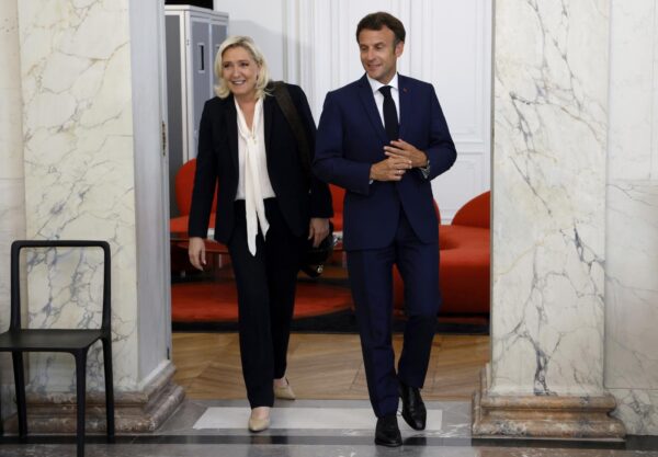 Il Presidente Emmanuel Macron a colloquio con i leader dei principali partiti politici francesi