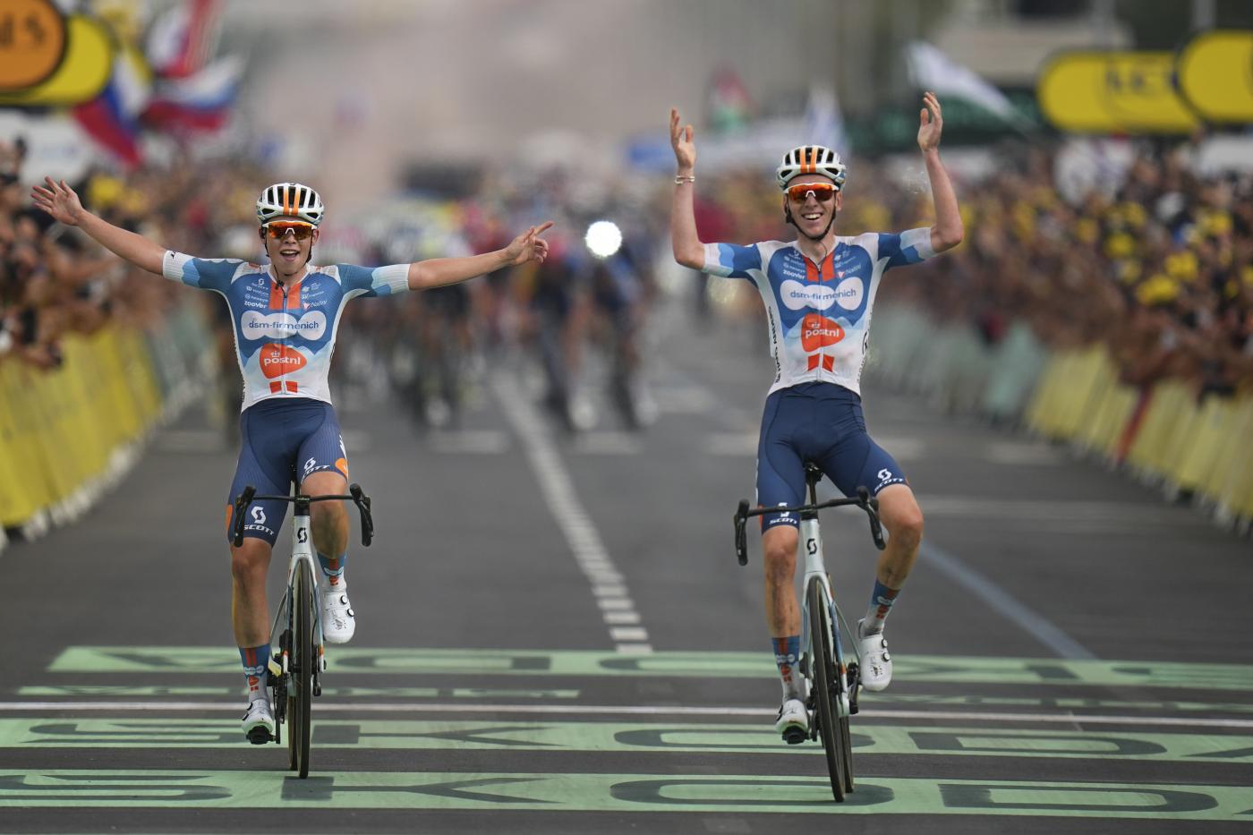 Tour De France, Bardet vince prima tappa a Rimini e prende maglia gialla Tour De France, Bardet vince prima tappa a Rimini e prende maglia gialla