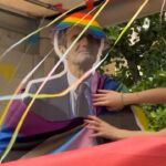 Pride Milano, sul carro del PD spunta il cartonato di Attilio Fontana