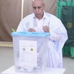 Mauritania, il presidente Ghazouani al seggio per le elezioni