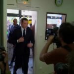 Elezioni Francia, Jordan Bardella vota nella periferia di Parigi