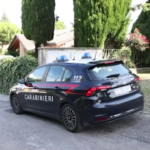 Giacomo Bozzoli, carabinieri fuori casa sua dopo conferma ergastolo: lui però è latitante