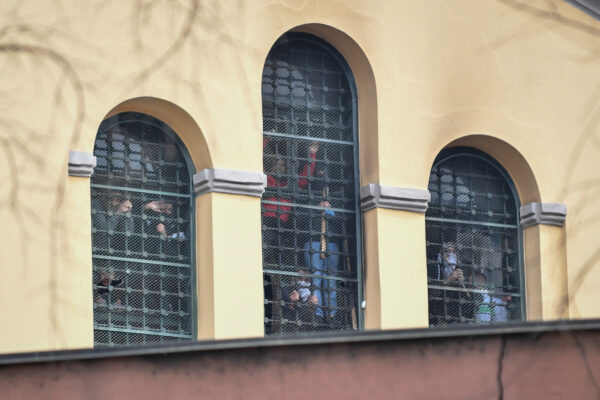 Coronavirus, Rivolta dei detenuti al carcere San Vittore a Milano