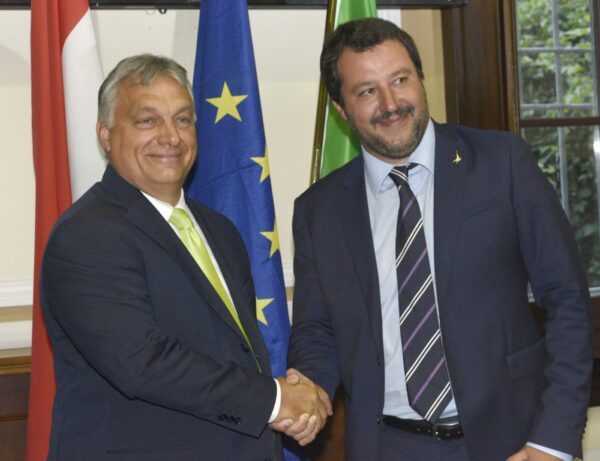 INCONTRO TRA SALVINI E ORBAN, PROTESTA IN PIAZZA SAN BABILA
