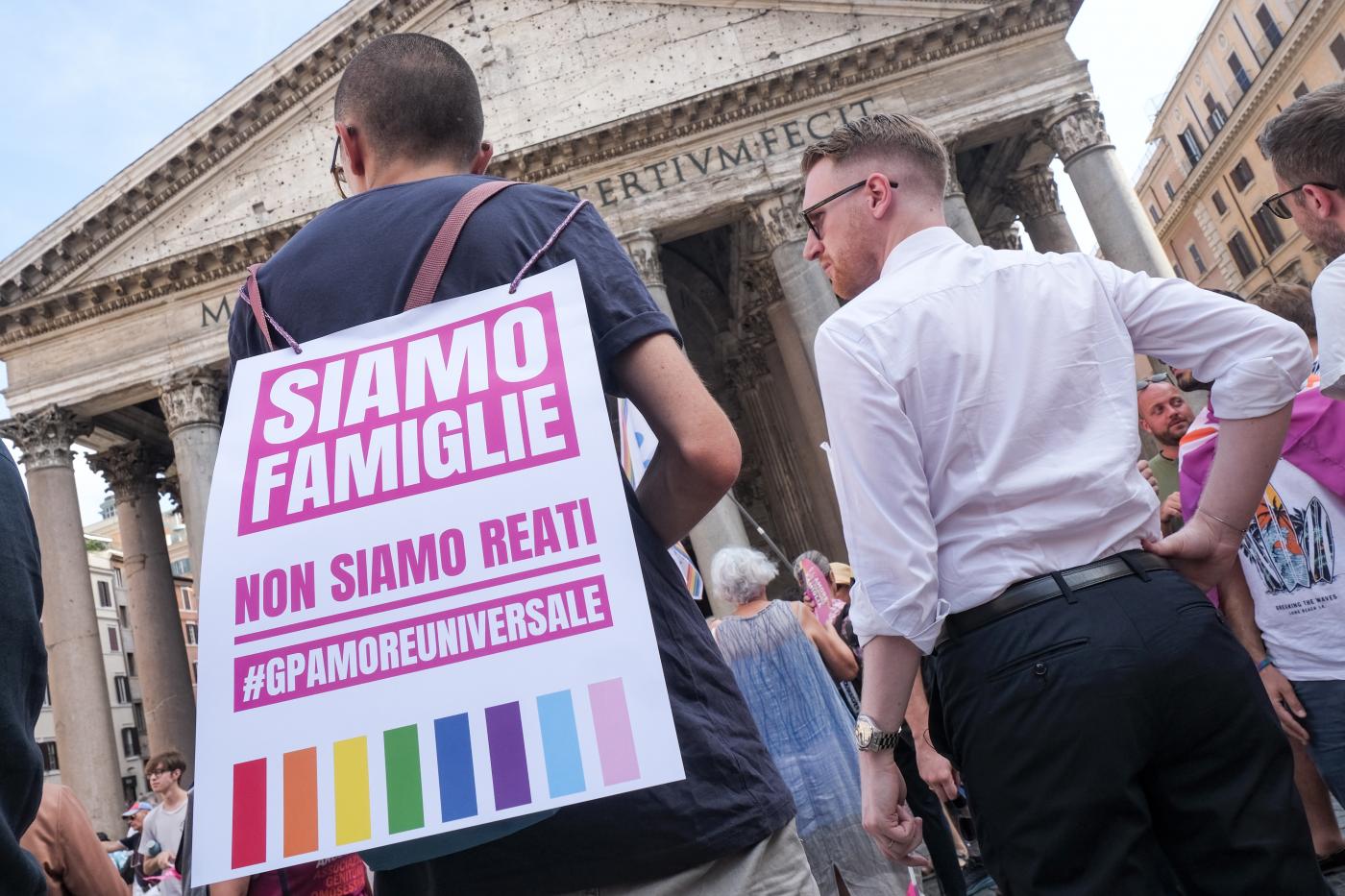Maternità surrogata, sì in commissione Senato a reato universale