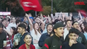 Euro2024, i tifosi della Turchia festeggiano la vittoria contro l’Austria