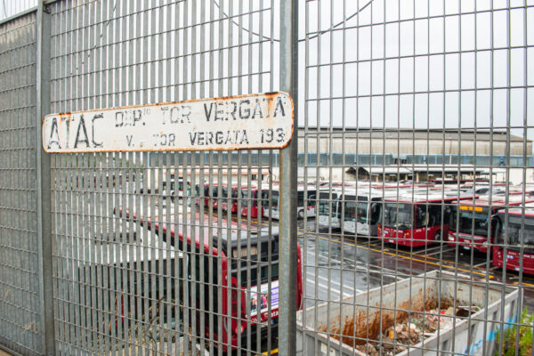 Incidenti lavoro, cade in un deposito Atac a Tor Vergata: morto dipendente azienda
