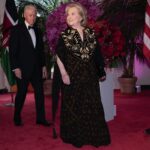 Usa, comici russi beffano Hillary Clinton: “Trump candidato pericoloso”