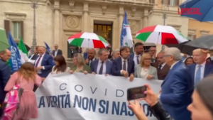 Covid, flash mob di Fratelli d’Italia per chiedere la commissione di inchiesta